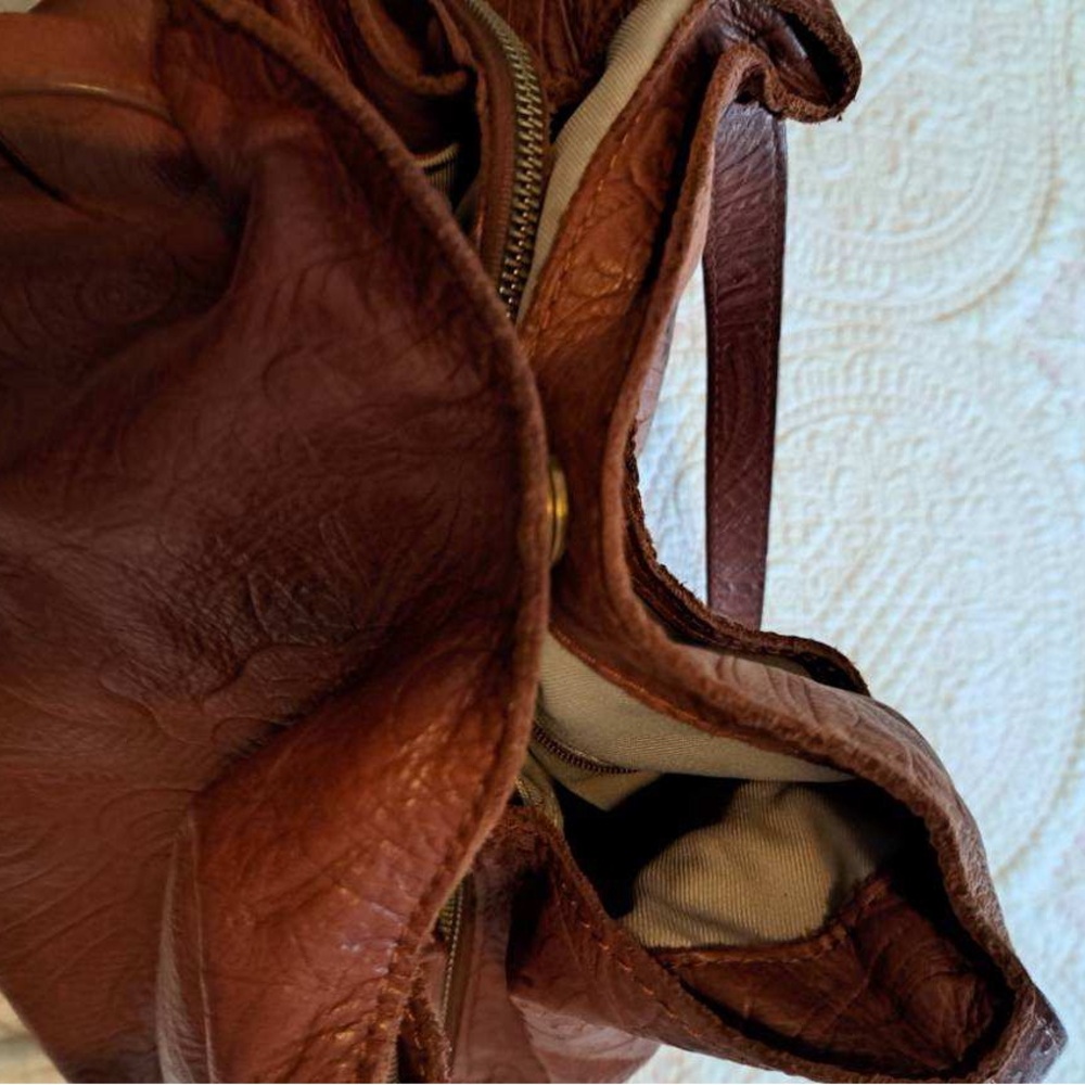 Elegant Brown Tooled Leather Shoulder Bag - Picture 12 of 13